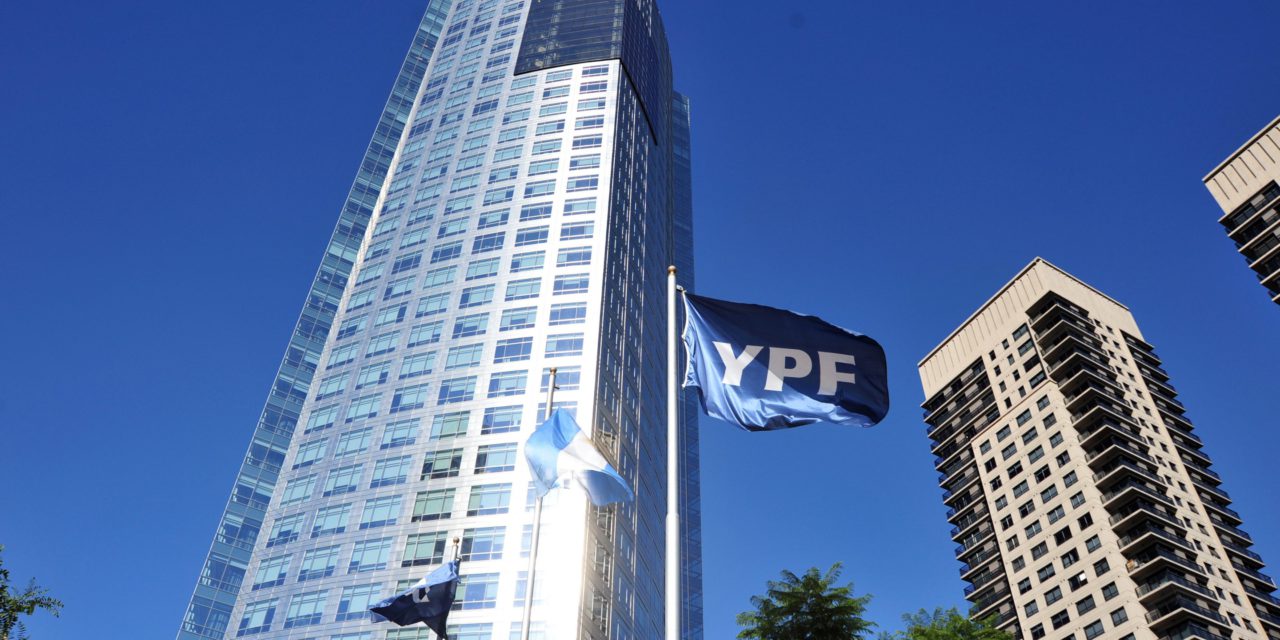 El petróleo argentino, en el centenario de YPF